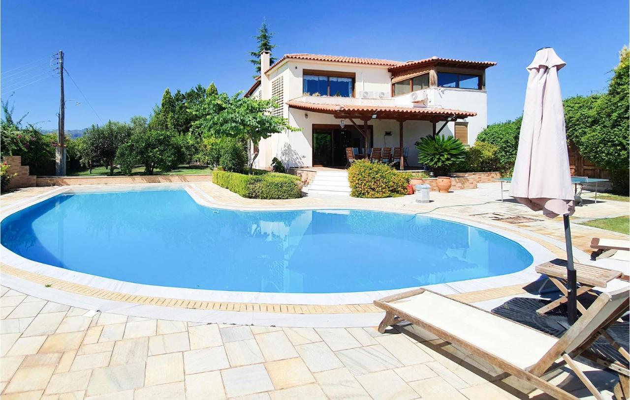 Lovely Home In Kiato With Wifi Екстер'єр фото