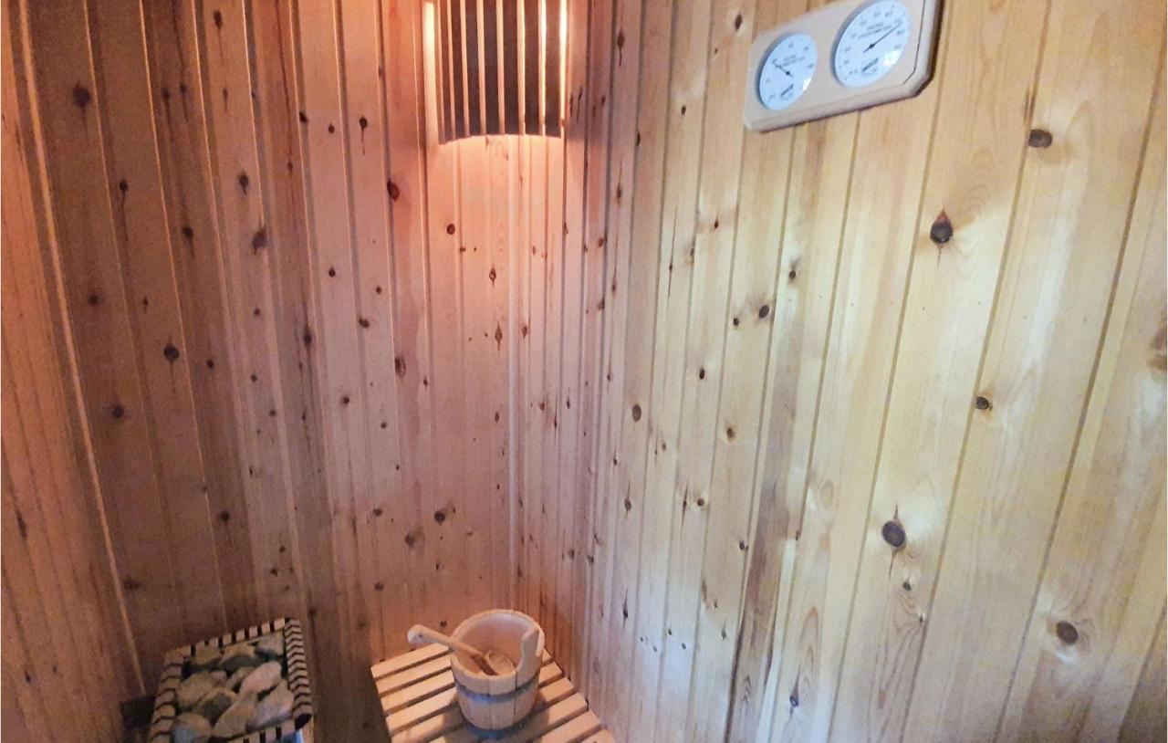 Lovely Home In Kiato With Wifi Екстер'єр фото