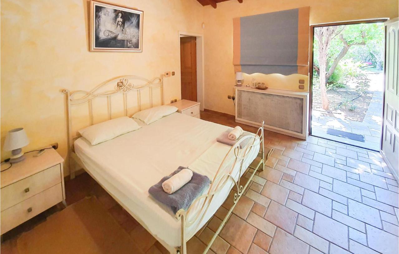 Lovely Home In Kiato With Wifi Екстер'єр фото