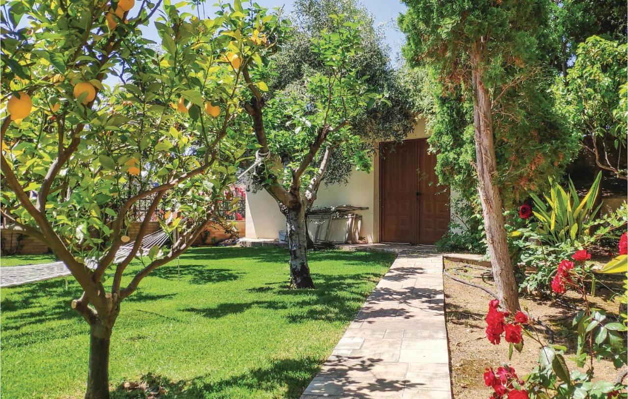 Lovely Home In Kiato With Wifi Екстер'єр фото