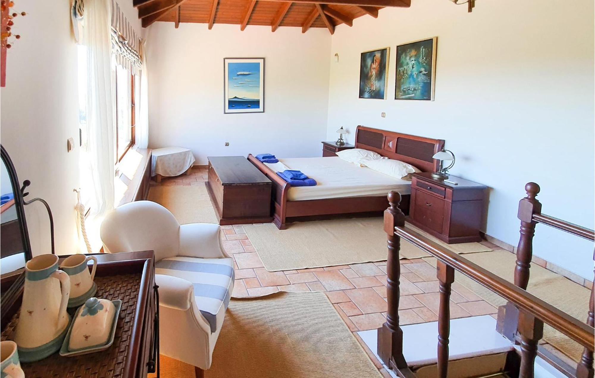 Lovely Home In Kiato With Wifi Екстер'єр фото